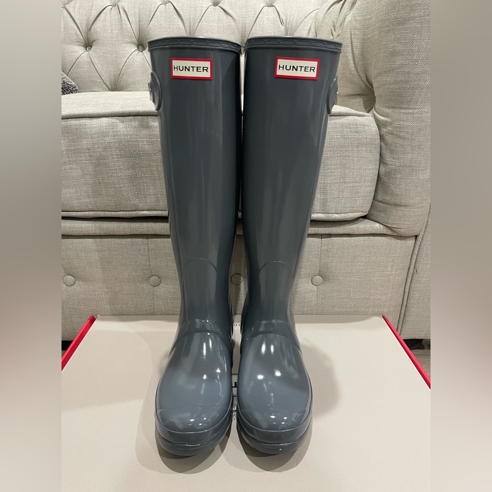 Hunter women’s original tall gloss rain boots feather gray size 8
